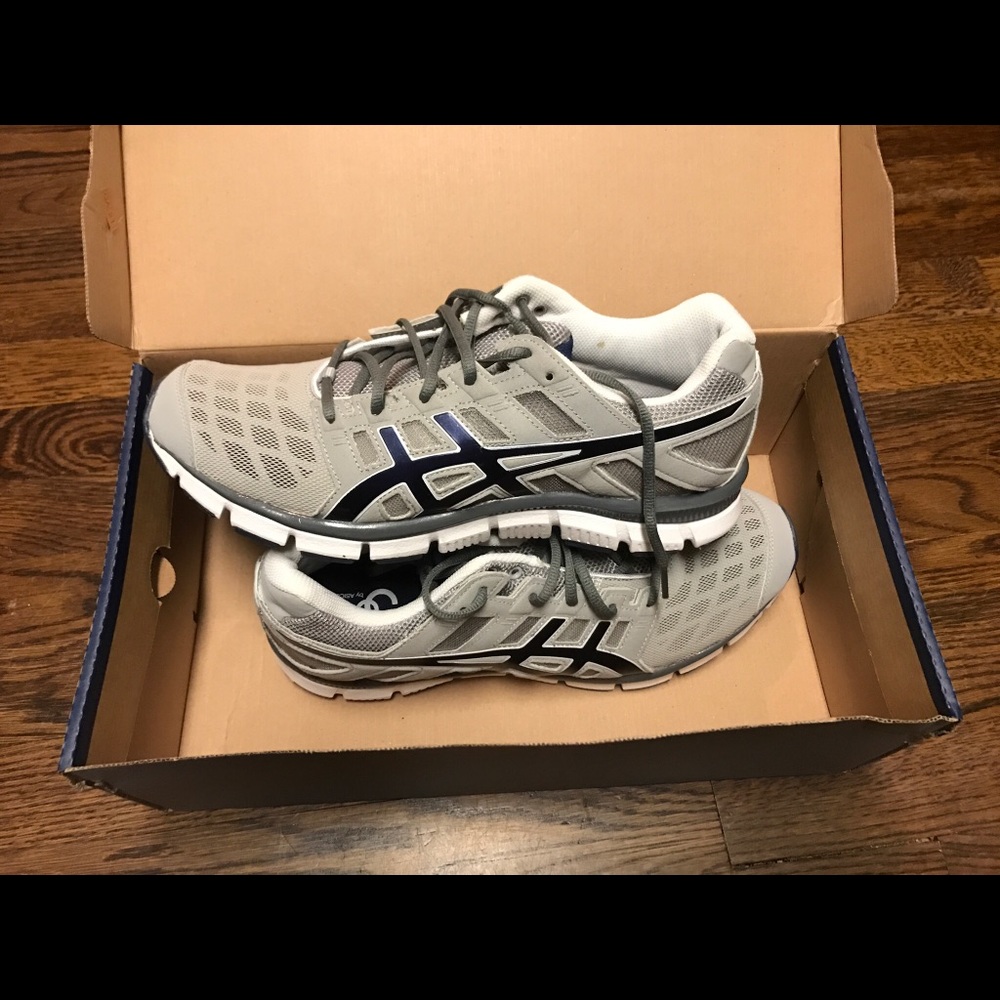 NIB men’s size 10.5 Asics tennis shoes